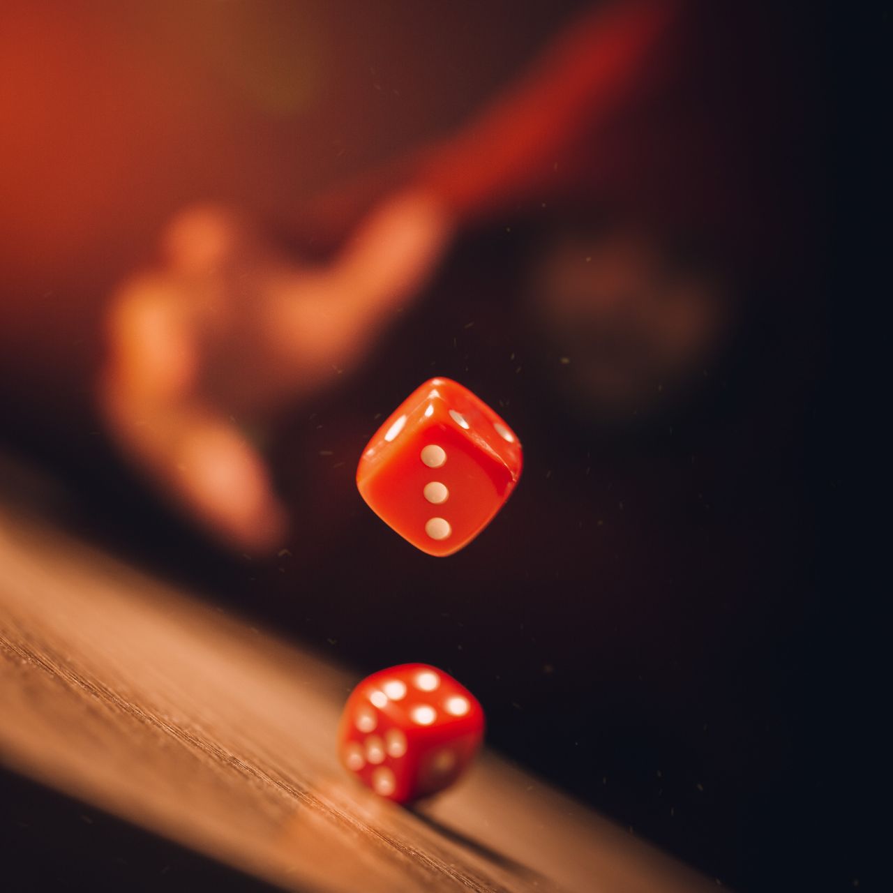 骰寶又稱大小、三粒骰遊戲,係一款基於機會嘅娛樂城賭博遊戲。玩家在桌上押注「大」、「小」、「三莊」、「單雙」等,下注方式非常多元。